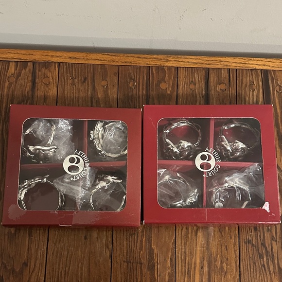 Elegant Silver Bunny Duo napkin, rings, set of eight - Picture 4 of 4